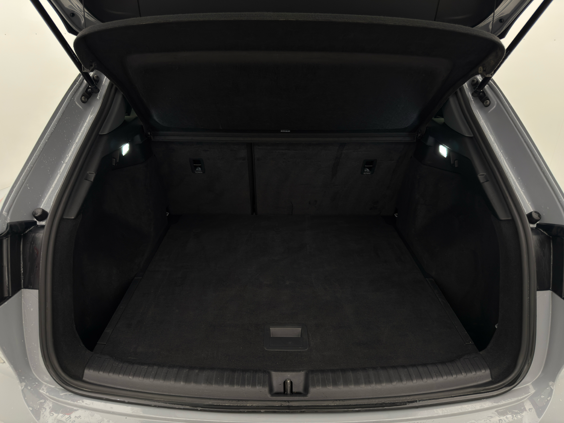 Grå Audi Q4 fra 2023