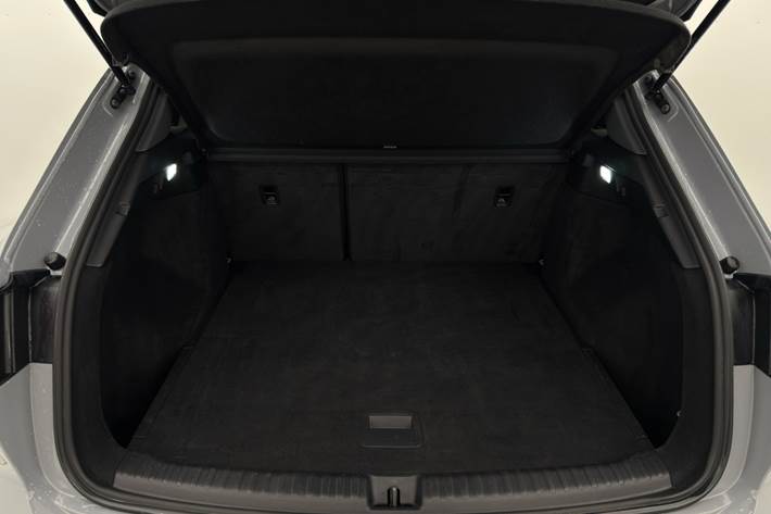 Grå Audi Q4 fra 2023