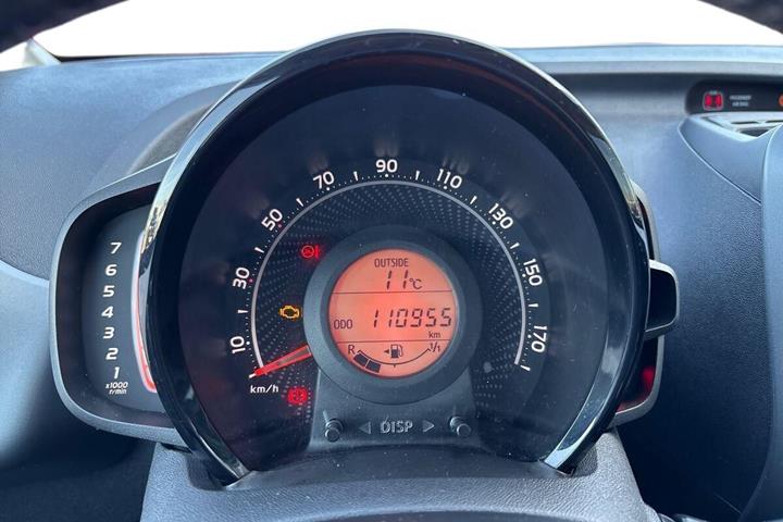 Hvid Toyota Aygo fra 2021