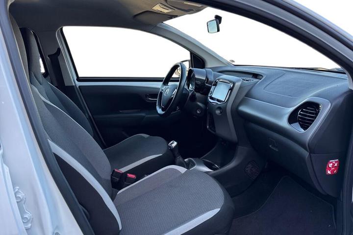 Hvid Toyota Aygo fra 2021