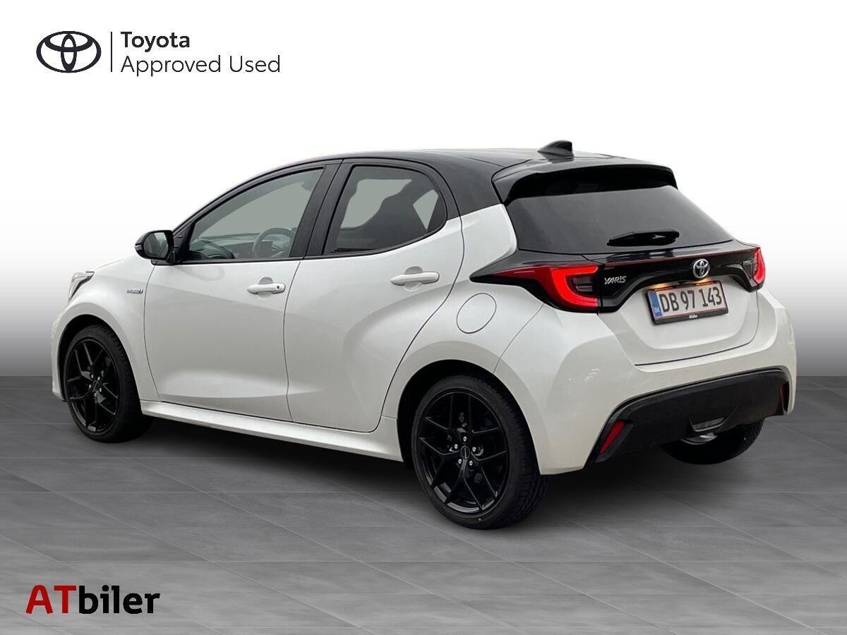 Toyota Yaris 1,5 Hybrid H3 Style Bi-tone 116HK 5d Trinl. Gear