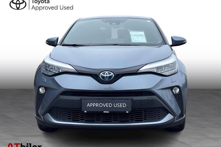 Grå Toyota C-HR fra 2022