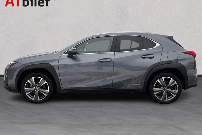 Sort Lexus UX fra 2022