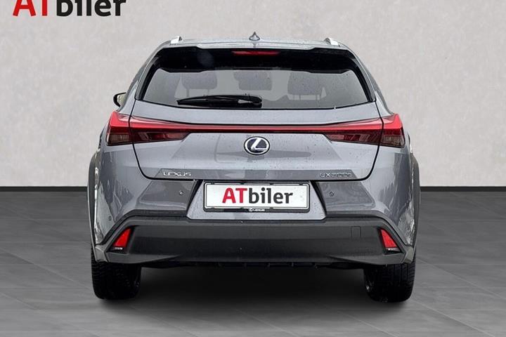 Sort Lexus UX fra 2022 set udefra