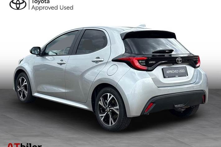 Sølv Toyota Yaris fra 2024