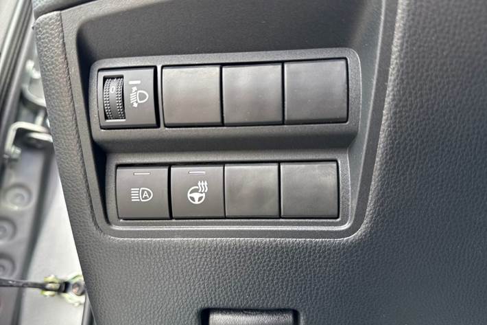 Sølv Toyota Yaris fra 2024