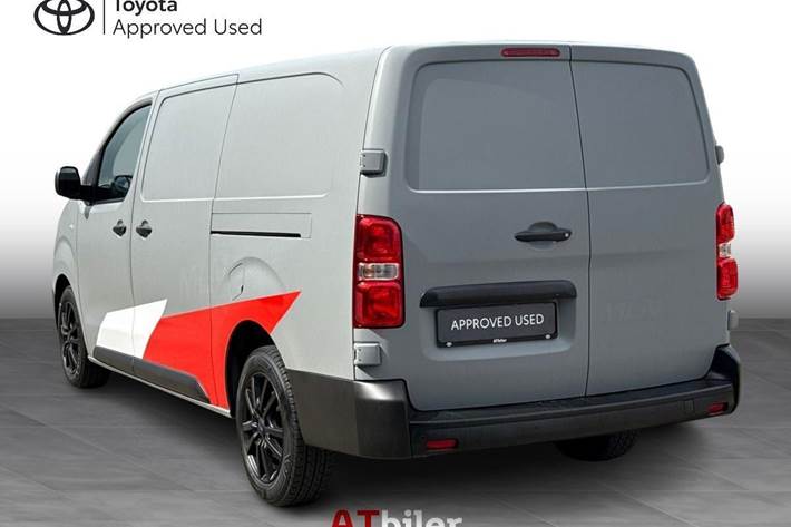 Grå Toyota ProAce fra 2023
