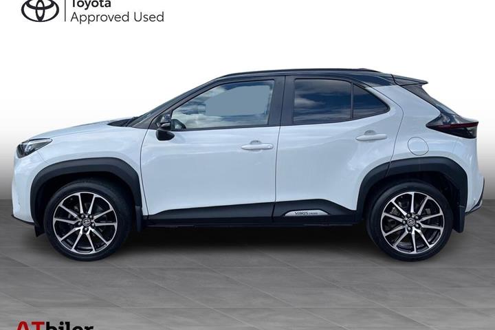 Grå Toyota Yaris Cross fra 2023