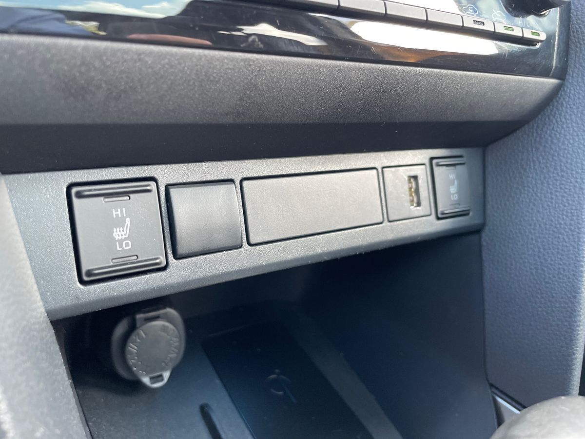 Grå Toyota Yaris Cross fra 2023