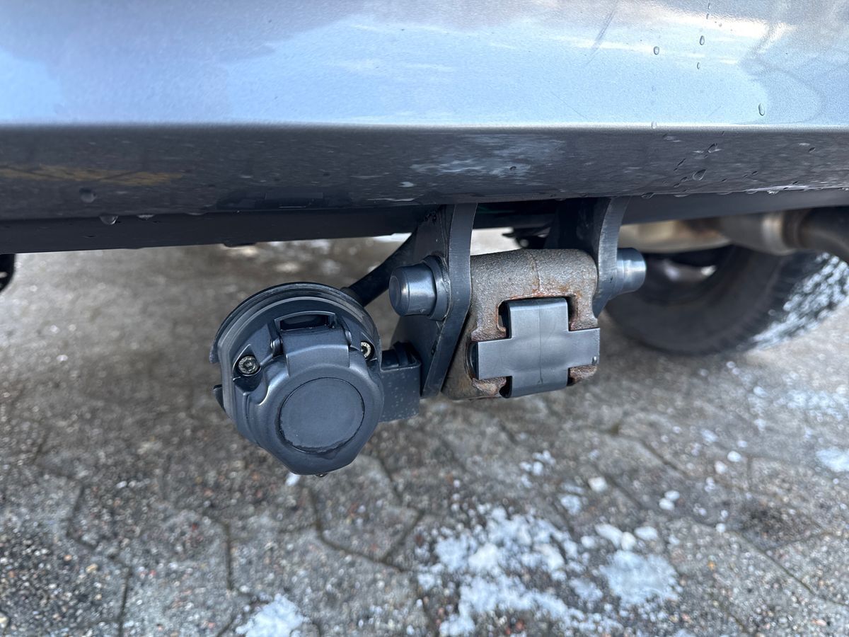 Blå Toyota Yaris Cross fra 2022