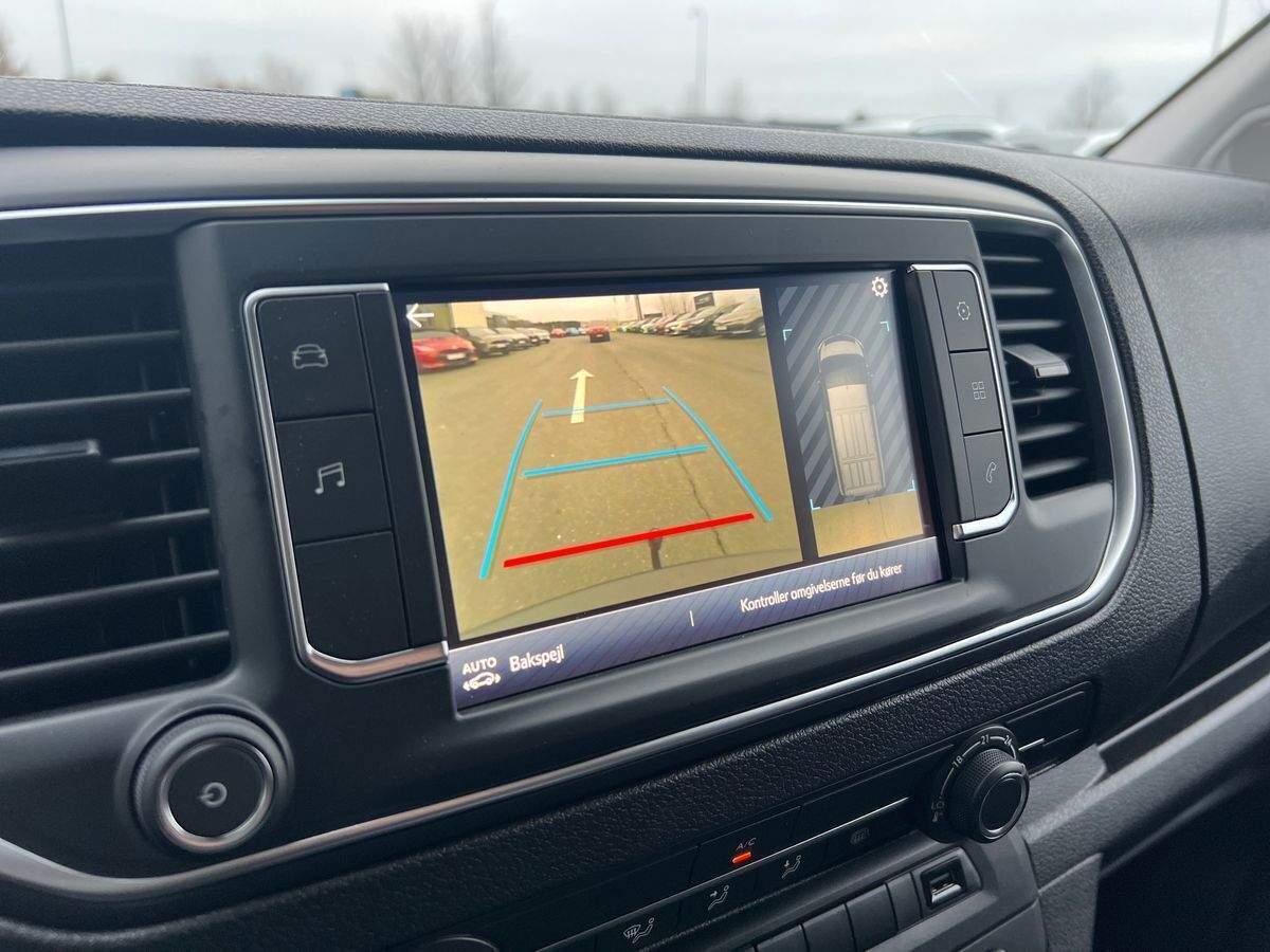 Hvid Toyota ProAce fra 2024