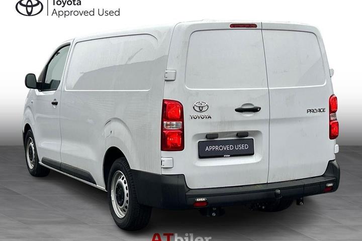Hvid Toyota ProAce fra 2023