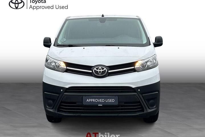 Hvid Toyota ProAce fra 2023