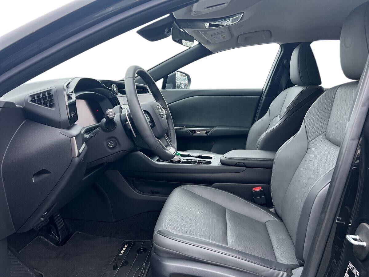 Sort Lexus RZ fra 2024