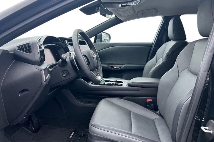 Sort Lexus RZ fra 2024