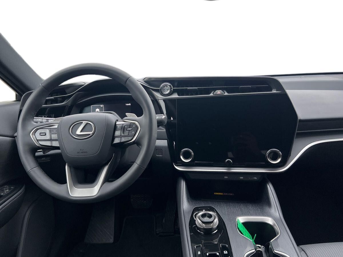 Sort Lexus RZ fra 2024