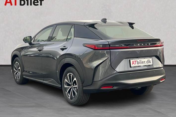 Grå Lexus RZ fra 2025