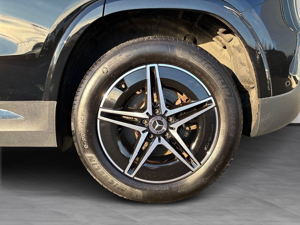 Sort Mercedes EQA 350 fra 2024