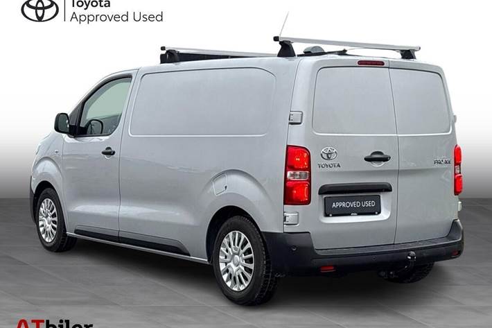 Sølv Toyota ProAce fra 2020