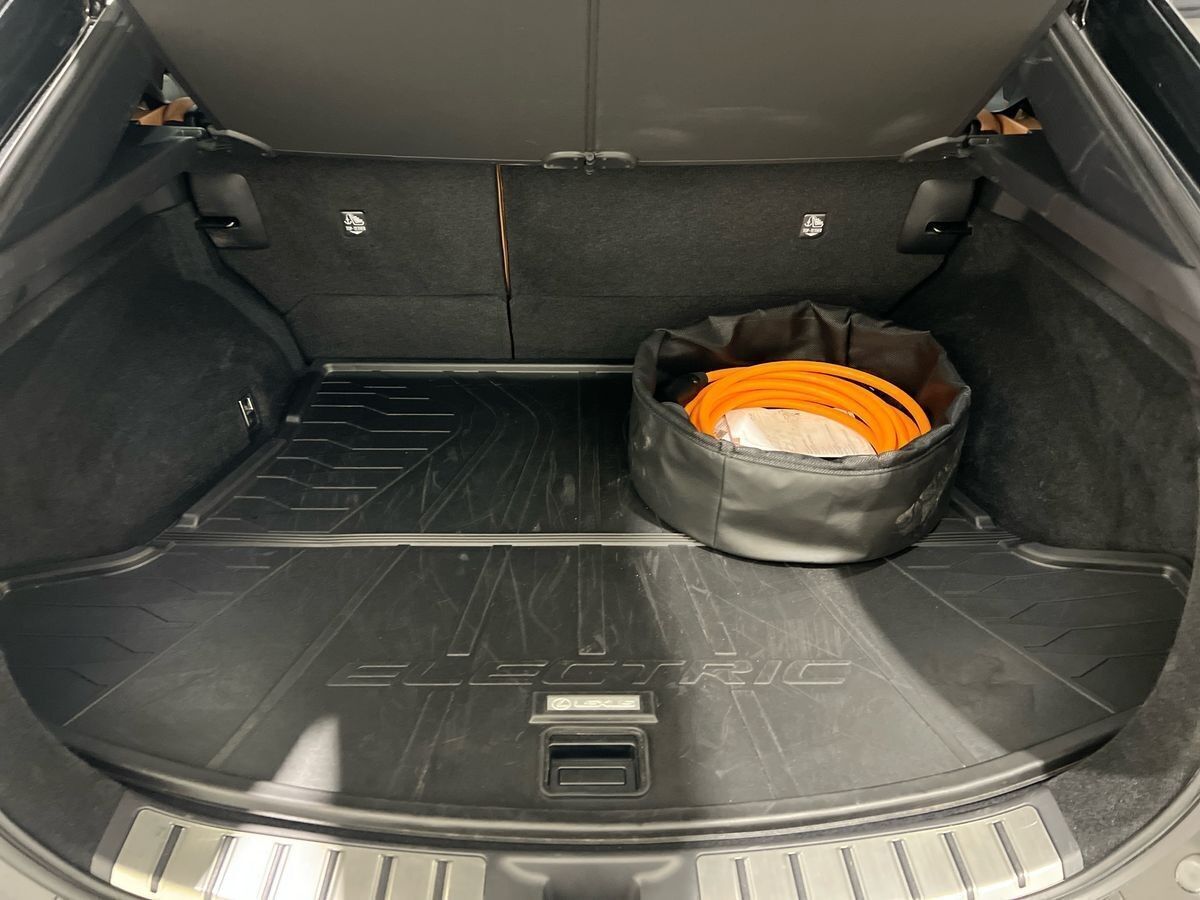 Lexus RZ 300e EL Luxury 204HK 4d Aut.