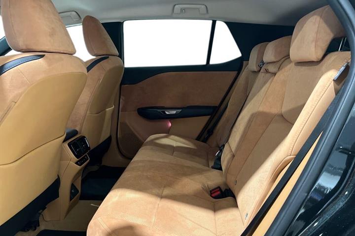 Sort Lexus RZ fra 2025