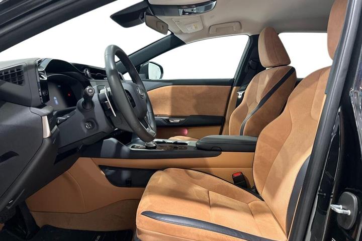 Sort Lexus RZ fra 2025