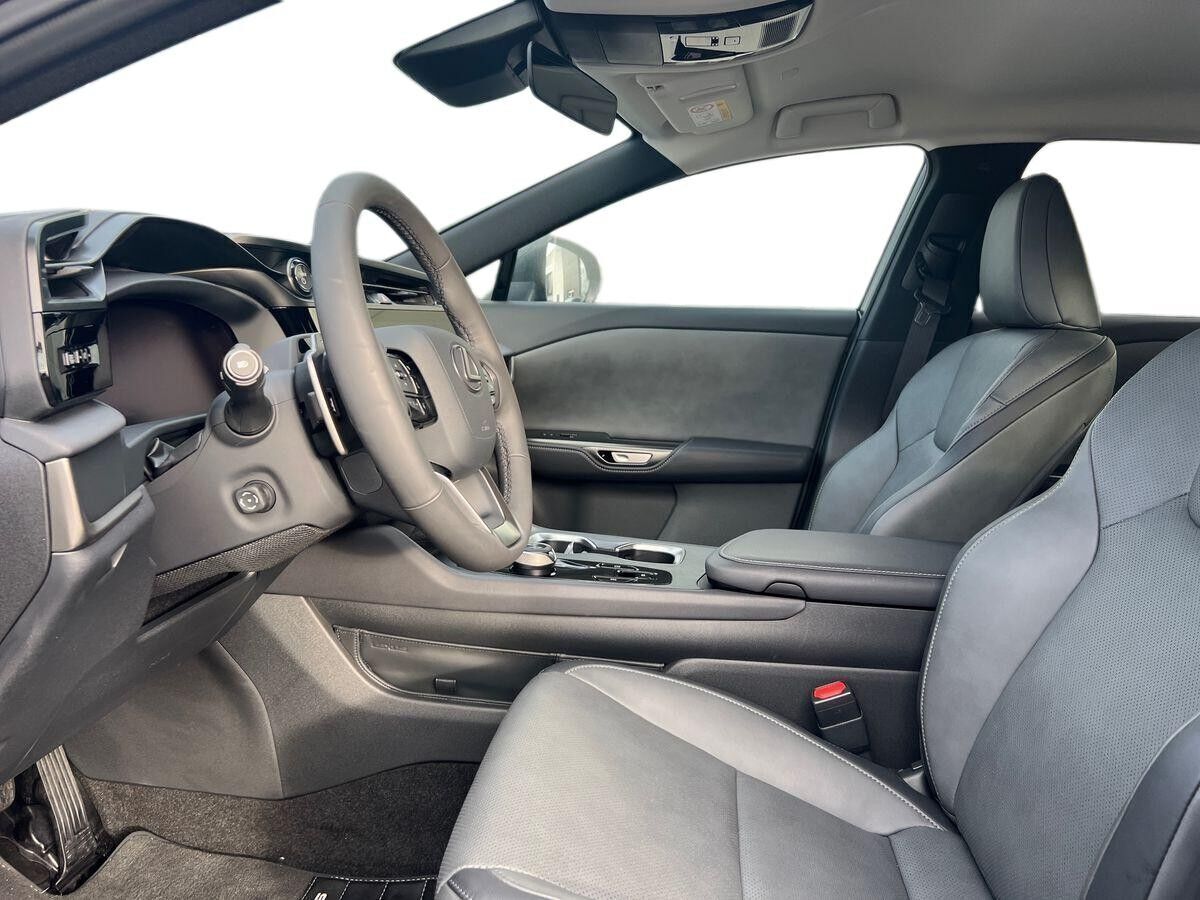 Sort Lexus RZ fra 2024