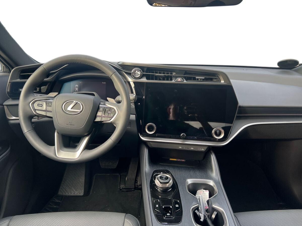 Sort Lexus RZ fra 2024