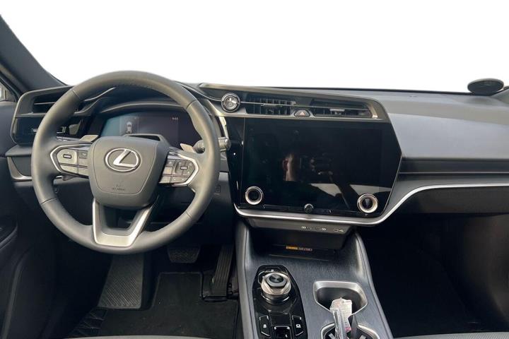 Sort Lexus RZ fra 2024
