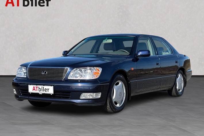 Blå Lexus LS fra 1998