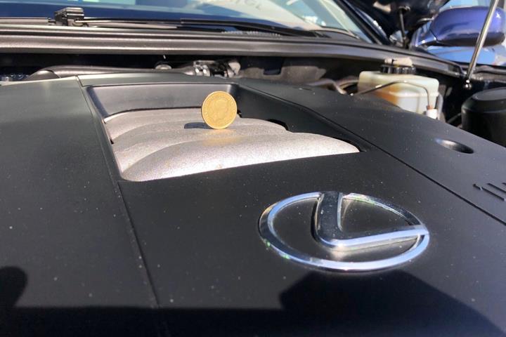 Blå Lexus LS fra 1998