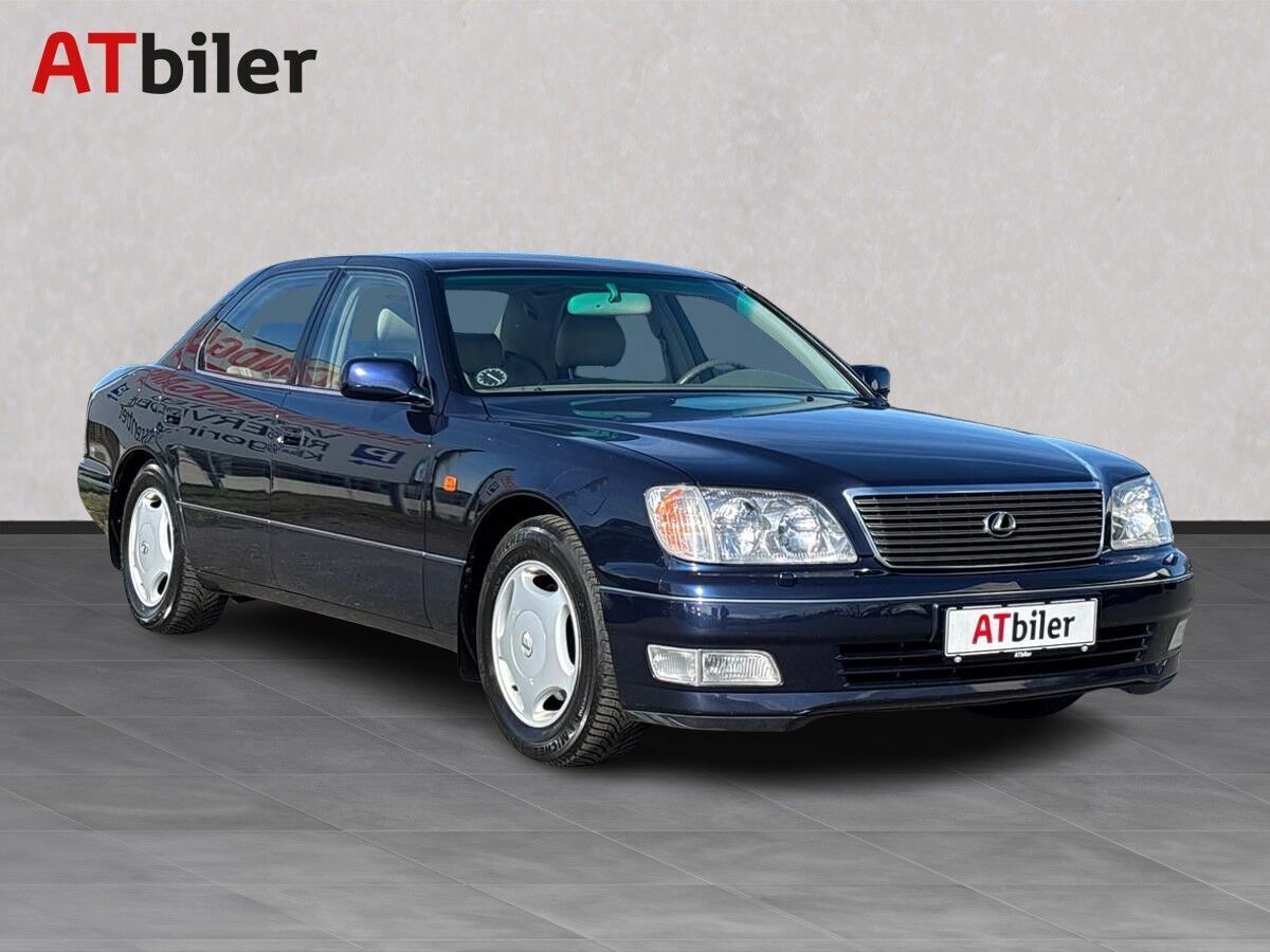 Blå Lexus LS fra 1998