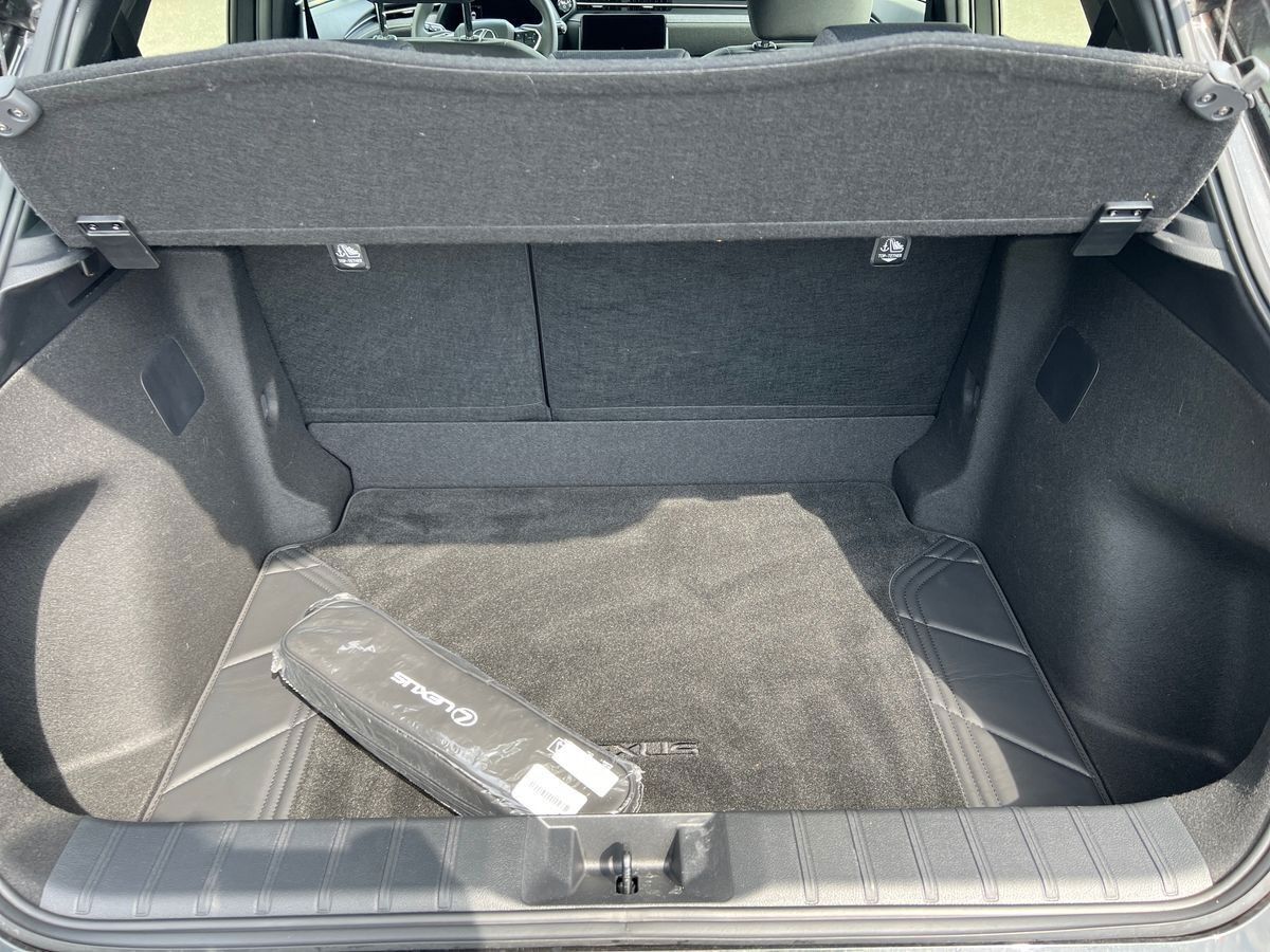 Sort Lexus LBX fra 2024