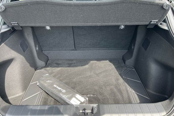 Sort Lexus LBX fra 2024