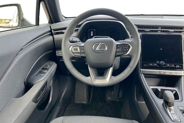 Sort Lexus LBX fra 2024