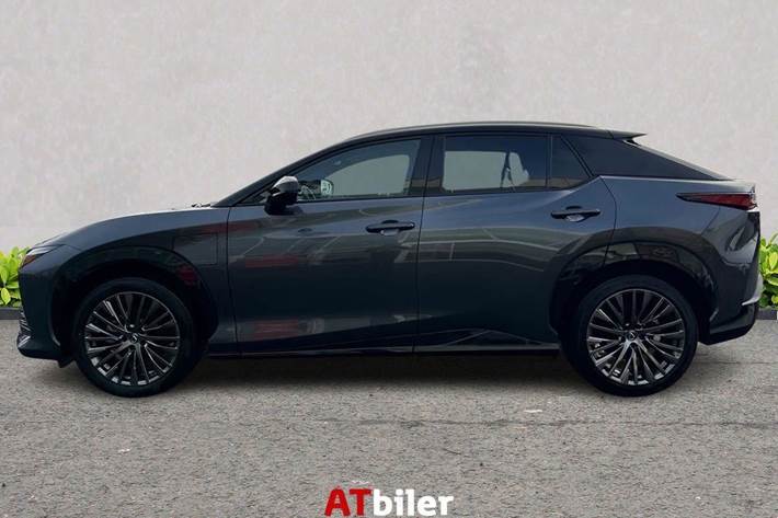 Sort Lexus RZ fra 2024