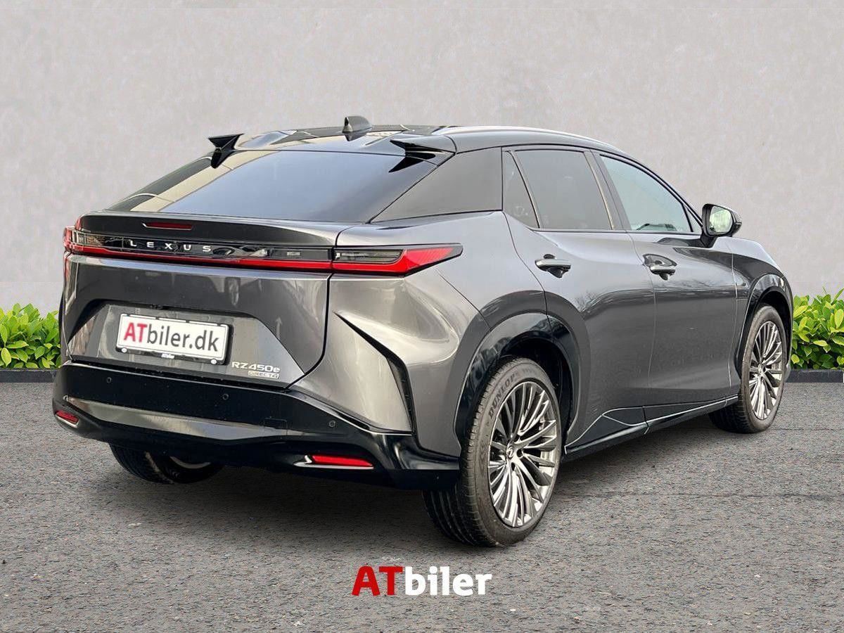 Sort Lexus RZ fra 2024