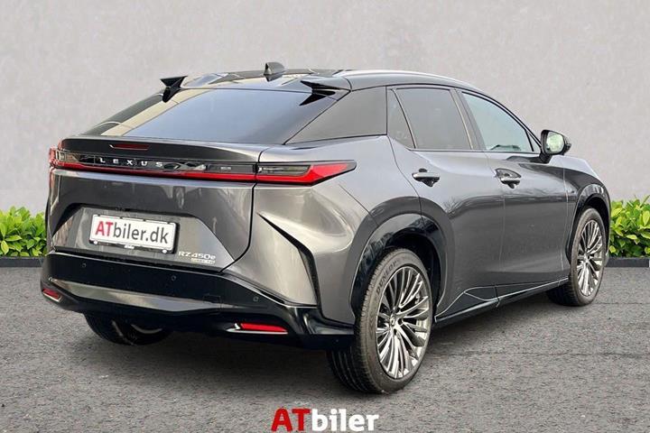 Sort Lexus RZ fra 2024