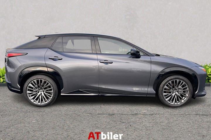 Sort Lexus RZ fra 2024
