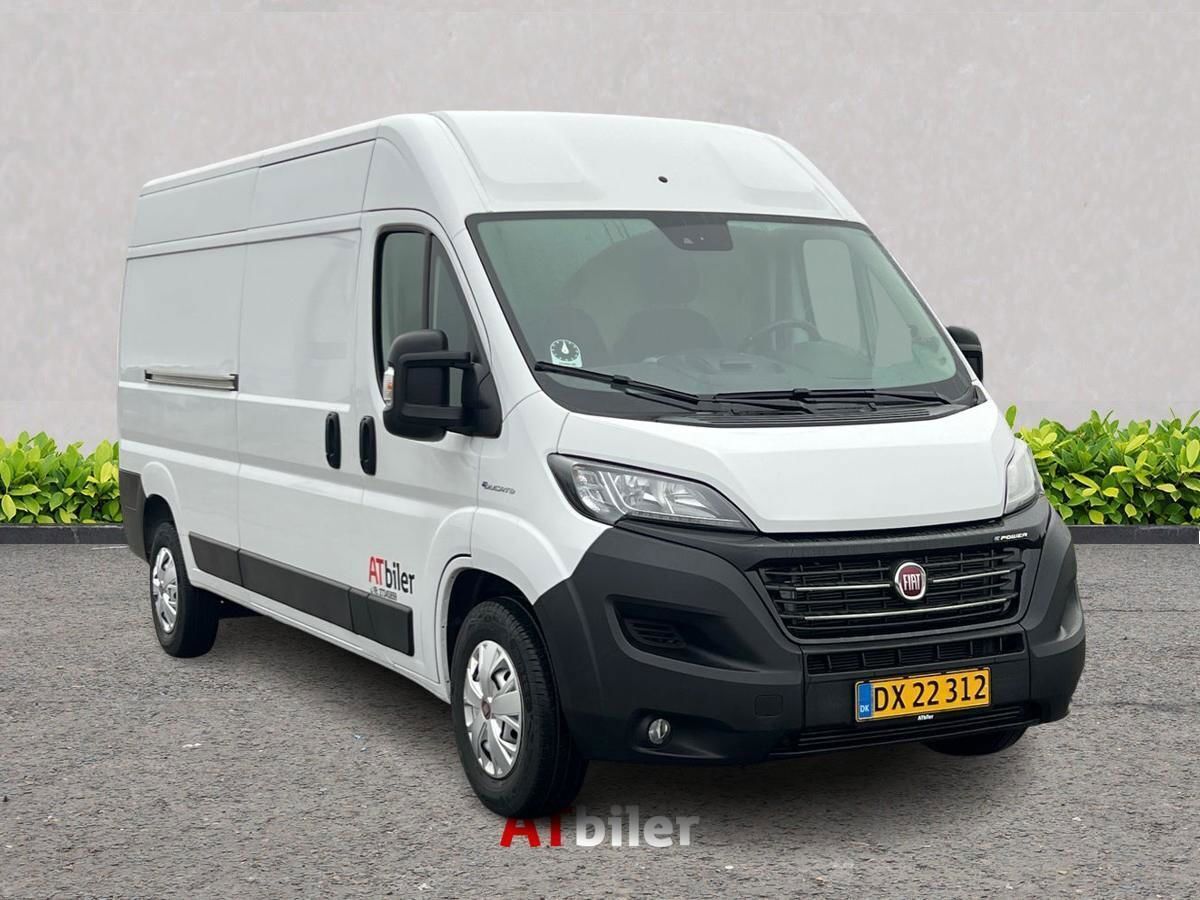 Hvid Fiat E-Ducato fra 2022 set udefra