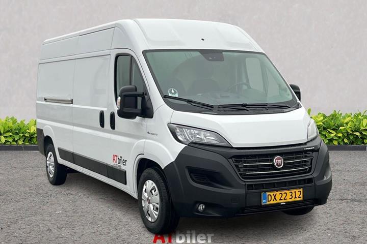 Hvid Fiat E-Ducato fra 2022 set udefra
