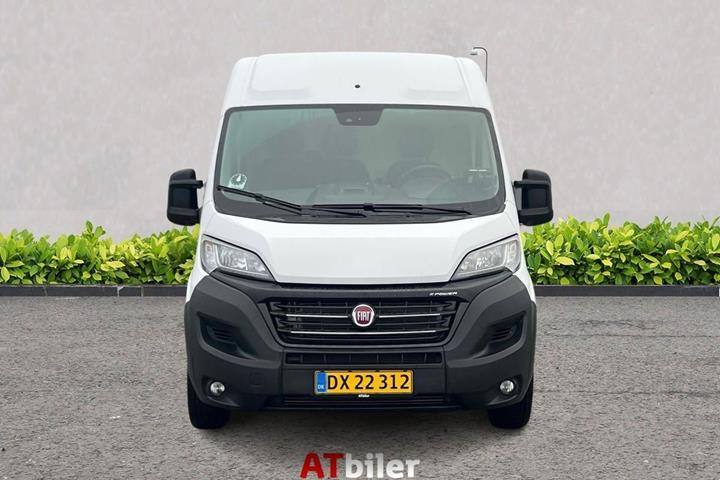 Hvid Fiat E-Ducato fra 2022 set udefra