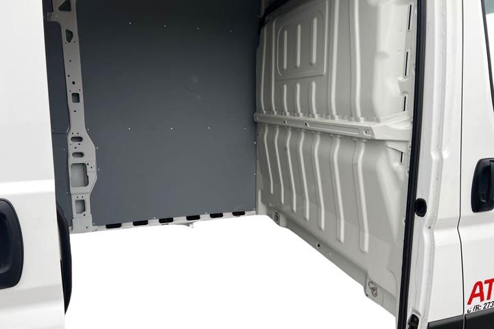 Hvid Fiat E-Ducato fra 2022 set udefra