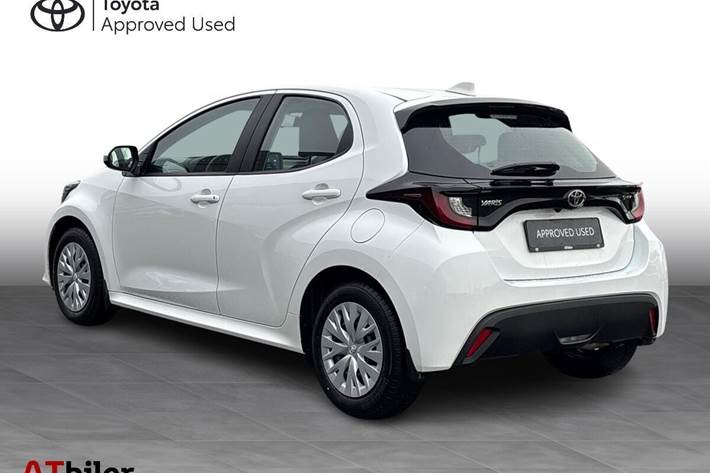 Hvid Toyota Yaris fra 2024