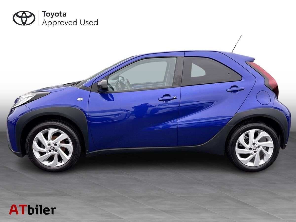 Blå Toyota Aygo X fra 2023