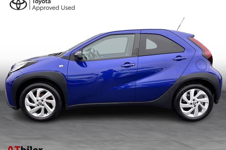Blå Toyota Aygo X fra 2023