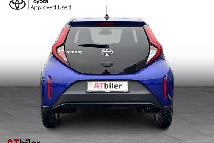 Blå Toyota Aygo X fra 2023
