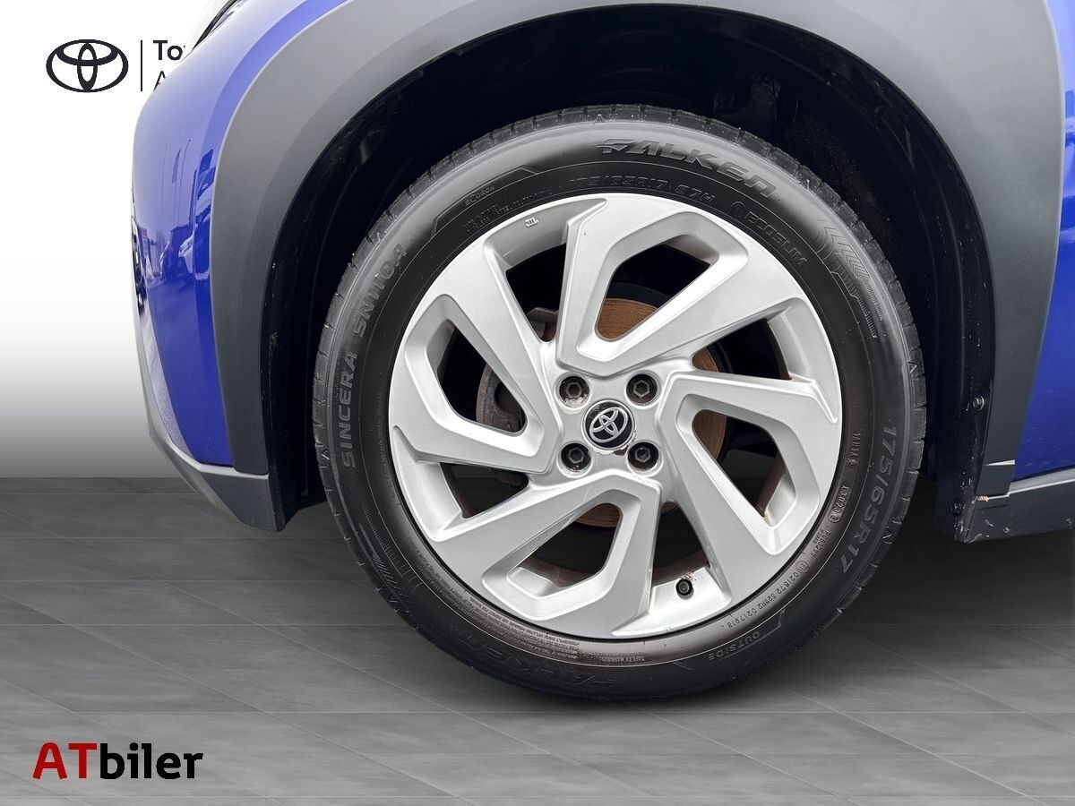 Blå Toyota Aygo X fra 2023