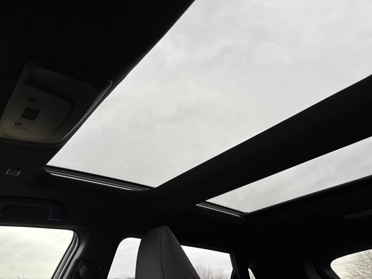 Sølv Toyota BZ4X fra 2023