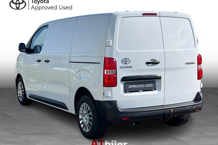 Hvid Toyota ProAce fra 2023